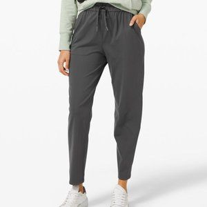 Lululemon Dark Grey Tapered Stretch Pants 7/8 Length Women's sz 4